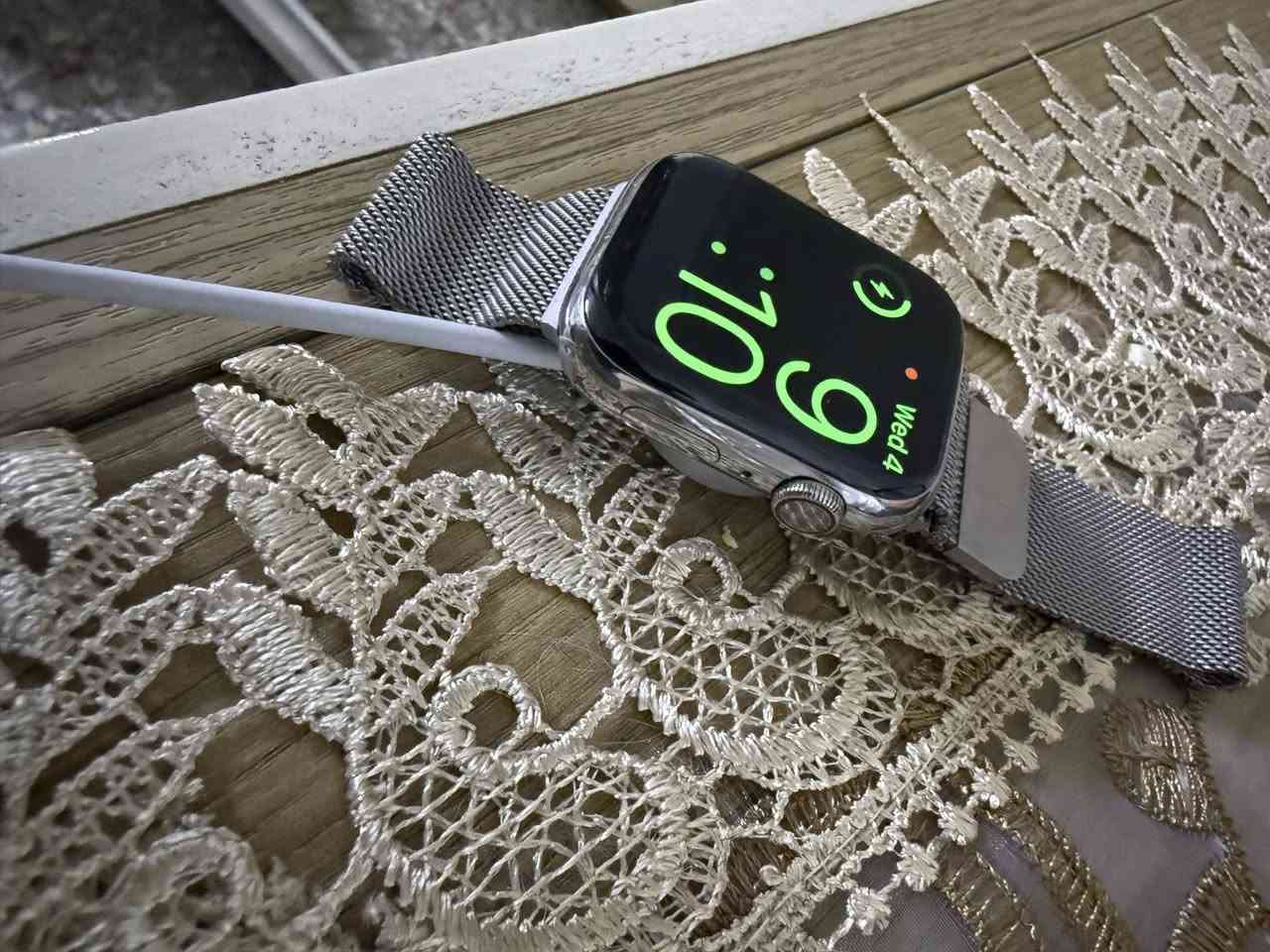 السلام عليكم 
ابل واتش جيل 7 اصدار الستانلس ستيل ( اصدار خاص )
نظافة الساعة 100% وموضحة بلصور 
بطارية الساعة 80%
حجم الساعة 45mm
الساعة كامل ملحقات سير وكارتون
سعر الساعة 325 بيها مجال بسيط بسيط
واتساب فقط ***********
