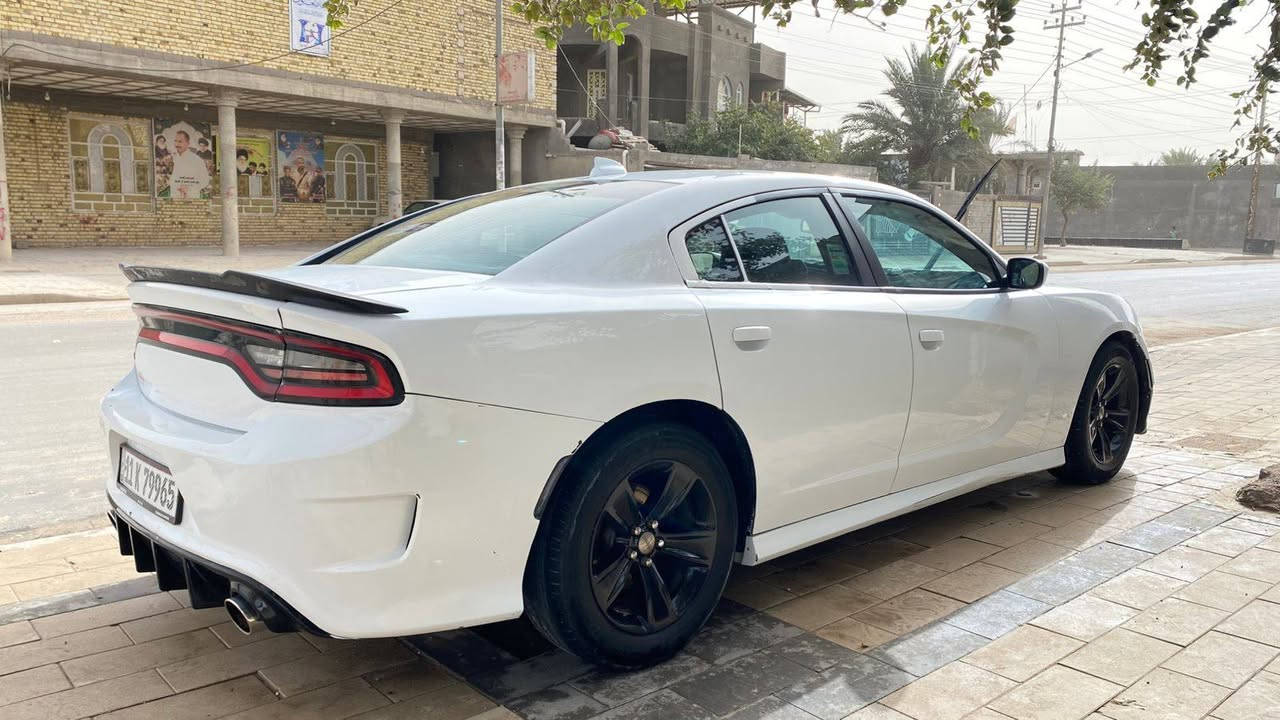 جارجر ١٧ اصل بسمي رقم بغداد  كنديه 
مكفوله من الضربه والعيب الشرعي سياره مصبوغه عام
 مكينه كير حداده تبريد جاهزه مجهزه من كلشي
السعر ب١٦٥ وبيه مجال بسيط *********** مكان سياره بصره
