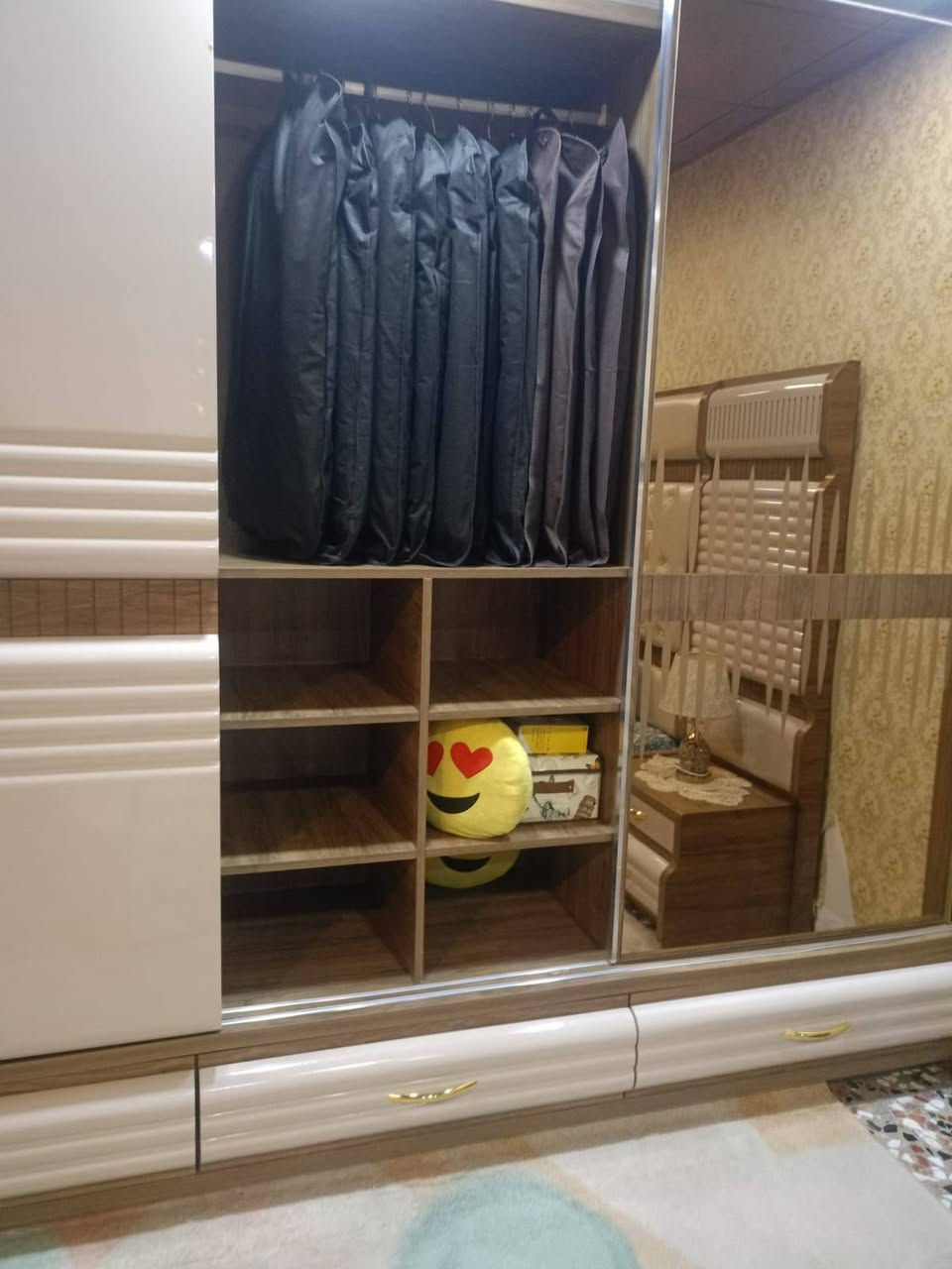 غرفه نوم تركي اخذتها 35ورقه الوصل موجود نضافه ٪100
11قطعه تركي باب أول

مليونين بيها مجال ✅

جربايه طفل مع دوشك

ب 125 قفل

الكزامه مع ميز تلفزيون ب 100

بيع بسبب سفر

بغداد الدوره ابودشير

 الاف خلف حسينية

 ام السبطين تواصل ع هاتف

 *********** يوجد وتساب ✅
