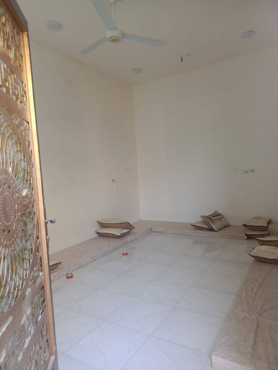 سلام عليكم البيت البيع مساحه 100 واجهيه 10 ونزال 10 بناء طابوك بيت ركن المكان فلوجه حي الارامل  يبعد عن شارع المصلخ 100 متر البيت طابو زراعي سند 25 السعر 45 مليون الرقم ***********2//***********
