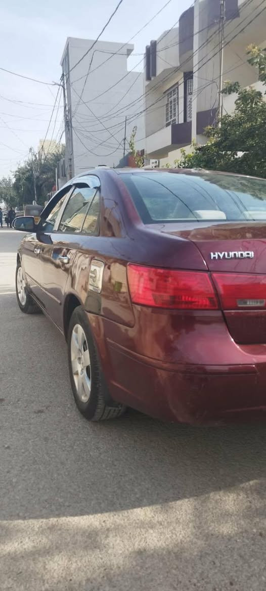 السلام عليكم للبيع سوناتا موديل 2009 سيارة نضيفة جاهزة بدون نواقص حتى تخم تاير جديد بيها صبغ مال وارد ٣ قطع الباقي مكفول سعر ١٠٩ وبيها مجال قليل مكان ديالى بعقوبة تقاطع القدس  للأستفسار .***********
