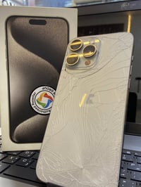 ايفون 15برو ماكس 256 بطاريه 86 جهاز مكفول بس ضهره مكسور كلشي ما مبدل ب...