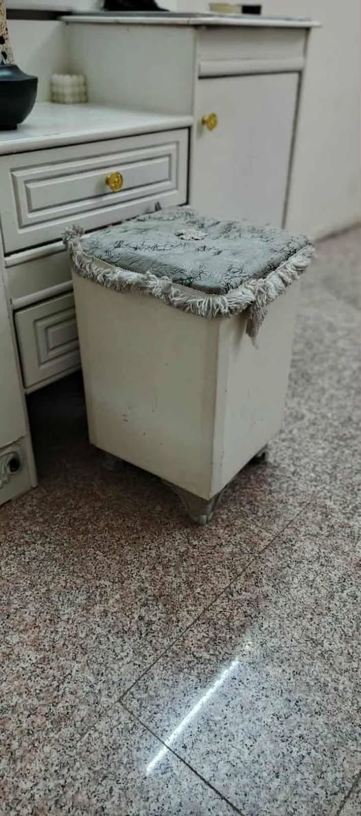 غرفه عراقية تصميم تركي 7 قطع للبيع جديدة كلش سبب البيع مكان ماعندي السعر 850 للتواصل 
***********
