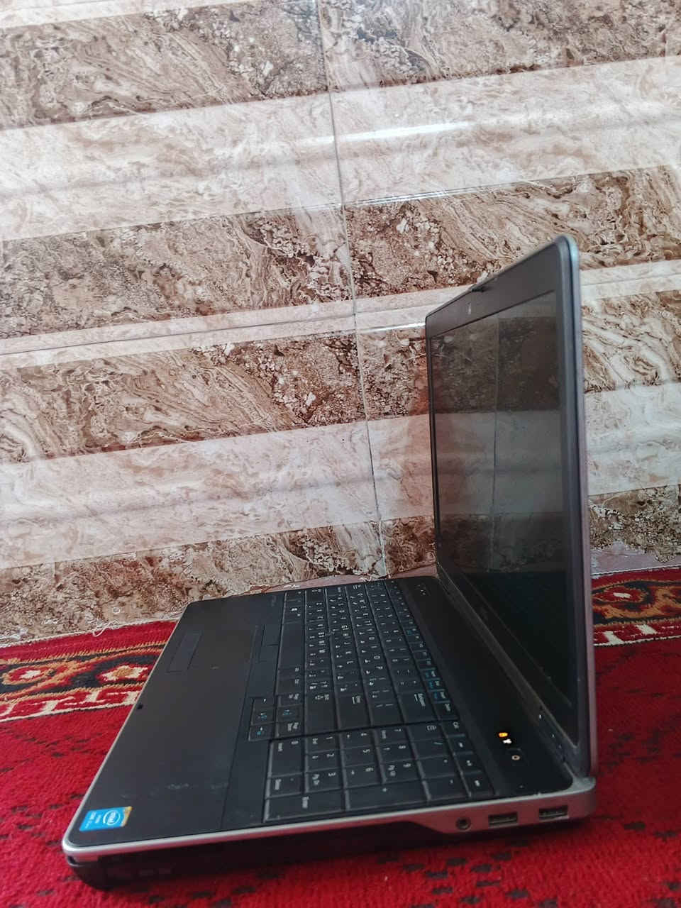 للبيع لابتوب بحالة جيدة جداً 🔥
💻 المواصفات:
معالج Core i7 الجيل الرابع
كارت شاشة منفصل (مناسب للألعاب والتصميم)
رام 8GB
هارد بحالة ممتازة
🎁 ملحقات إضافية مجاناً:
بطارية مستعملة إضافية
رام 16GB إضافية 
📞 للاستفسار  واتساب : ***********
السعر مناسب
