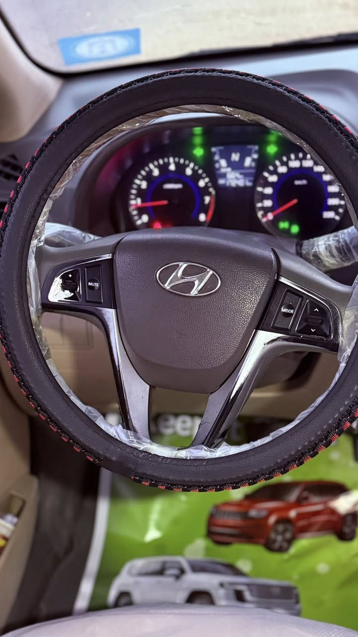 اكسنت خليجي ٢٠١٣ الشركه العامه
محرك دوش ١٦٠٠ سياره نظيفه وجديده  صدر وتخم تاير وتبريد السياره بيها صبغ الهلال الخلفي جوه قبغ البانزين فقط
السعر ١٠٧ بيها مجال بسيط
رقمها بغداد بسمي في حي الاعلام
***********
