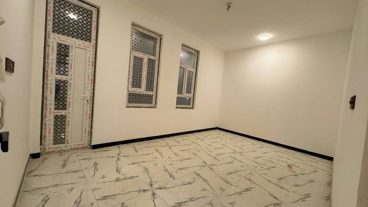 بيت  للبيع 

المساحه - 120 م

العنوان -  الموحيه مقاطعه 42 قرب سايدن الرئيسي 

تفاصيل البناء - طابقين  مسلح  حديث

ط1 - غرفه +صاله+استقبال+مطبخ+صحيات

ط2 -   غرف عدد3+صاله+صحيات  

للمزيد من المعلومات يمكنكم التواصل معنا على الرقم التالي 

***********

***********
