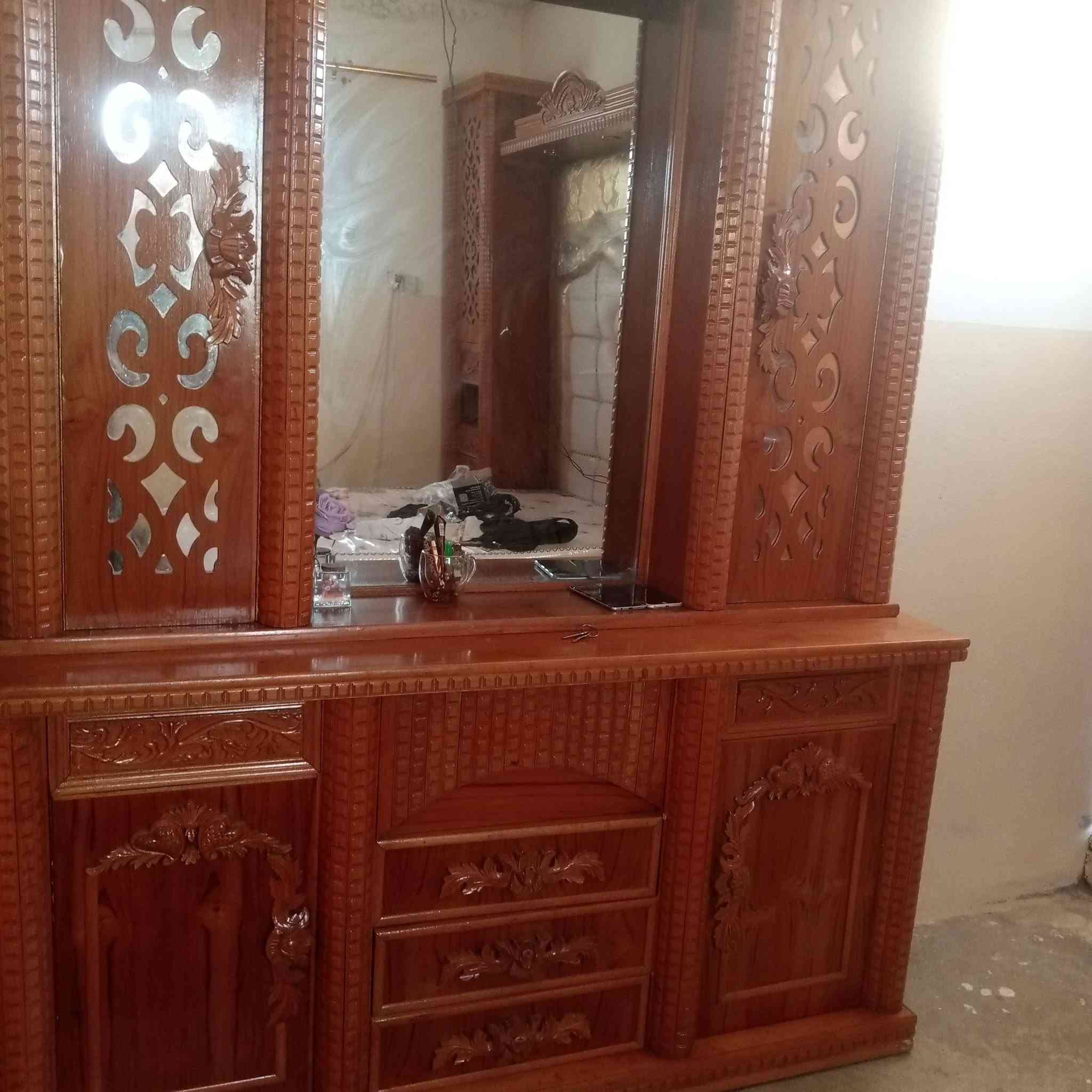 عندي غرفة كامل نضيفه للبيع
سعره خاص او اتصال ع الرقم او عبر واتساب
*********** ، ***********
