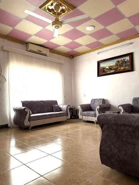 #اعلان
دار للبيع مساحة 200متر 

#مواصفات غرف نوم عدد2 هول كبير استقبال مطبخ صحيات بيتونه كراج حديقه سيراميك سقف ثانوي 

#خدمات كامل مجاري رصيف 3امتار شارع 30متر مقابيل مدارس ابتدائيه متوسطه بنات والبنين يصلح كلشي شارع تجاري محلات يتاجر منظمه مقرات صف داره هجره ومهجرين 

#الجنس العقار طابو صرف تحويل ثاني يوم 

#العنوان ديالى خانقين خلف ملعب 

#اتصال ***********  مكتب علي الوندي للعقارات ومقاولات
