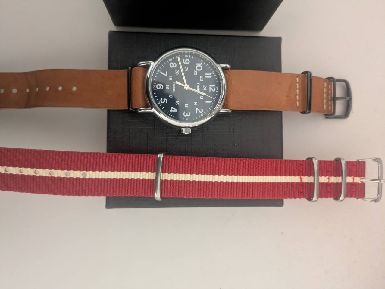 ساعة Timex  الماركه العالميه الساعه مستخدمه نظيفه السعر 75000 الف مع 5000الف توصيل التواصل على الرقم ***********
