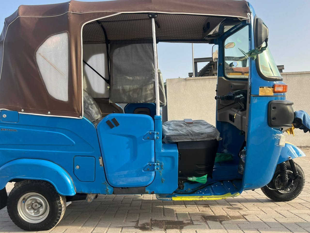 السلام عليكم تكتك باجاج البيع السعر 7و 800وبيه مجال الموديل ٢٠٢١ رقم وسنويه وبكاني تقاطع الموفقية وهاذ رقمي ***********
