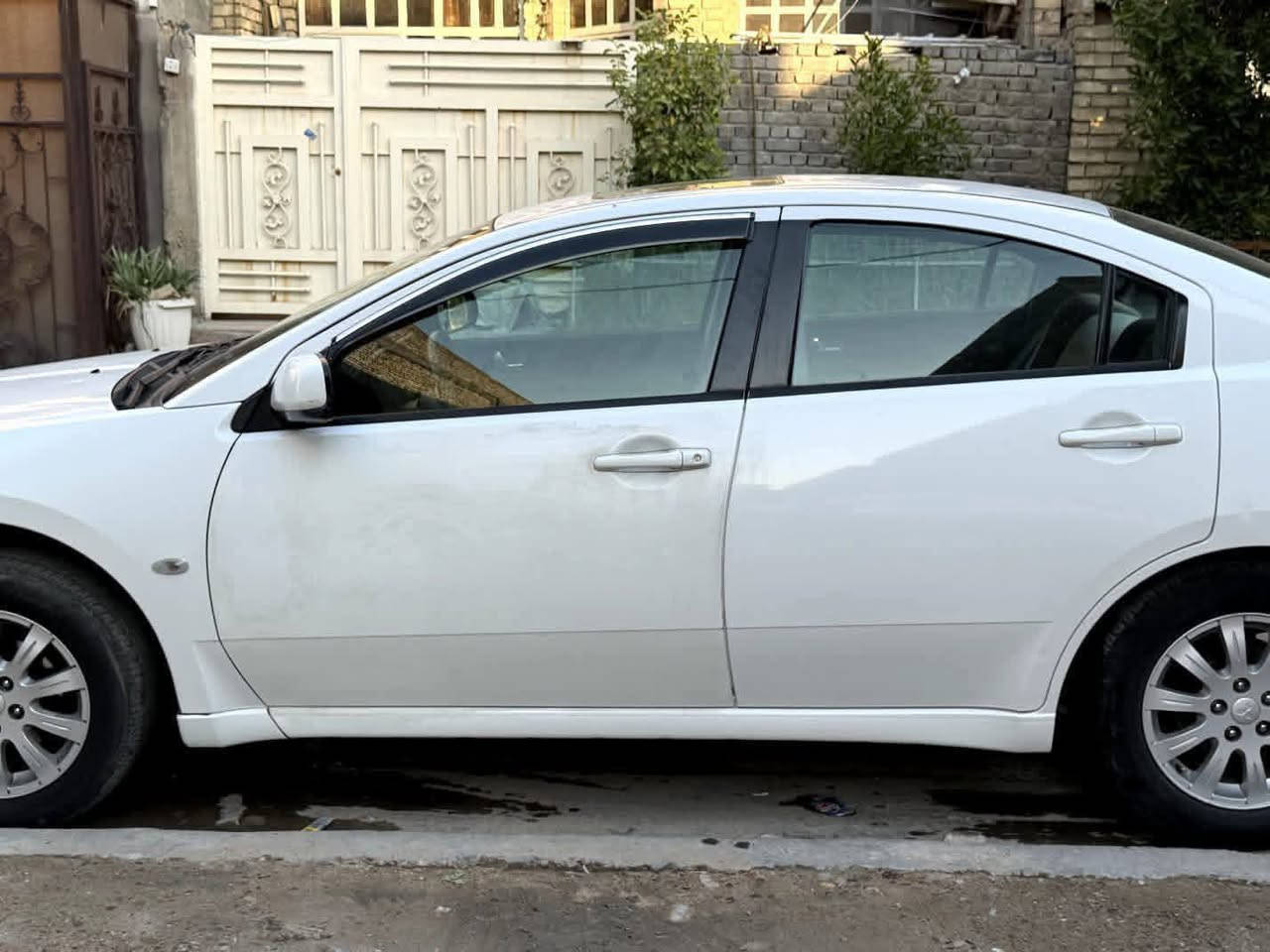 سلام عليكم 
ميتسوبيشي كالنت 2011 خليجي حره 
رقم بغداد هزه ساقطه سنويه لحد 2028
سياره فول مواصفات 1/1
منظومه زنون عالي ناصي 
منظومه غاز جديده 
محرك 2400 مكفول 
كير مفتوح الكيس فقط
سونار موجود   
باب السائق صبغ معجون 
جاملغ الامامي صبغ معجون 
باب الخلفي بارد قليل 
الدوسه صفحتين صبغ فقط 
العنوان/ بغداد حي الجهاد 
السعر / 110 وبيها مجال 
رقم /*********** واتساب موجود بغداد, العراق
