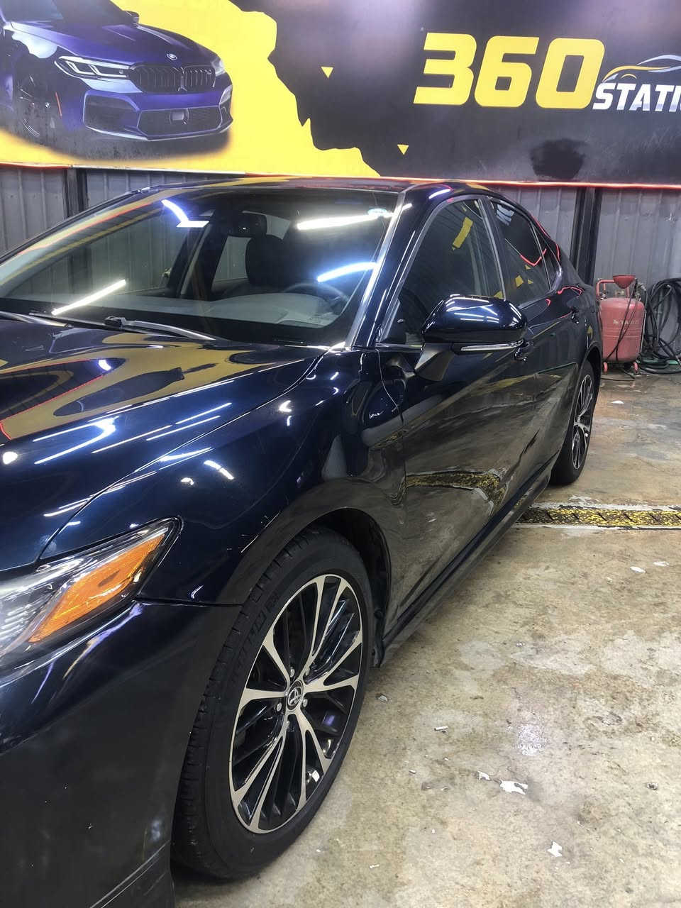 كامري 2018
مواصفات SE 
فتحة 
بصمة 
جلد
كرسي كهرباء 
رادارات امامية 
رادارات جانبية
حادث جدا بسيط بالكرن مال دعامية الامامية فقط بدون اي طخة بالبجم رقم الشاصي موجود 
قبغ الجنطة مصبوغ اثر شخط 
ماشية 79 الف ميل
مكان السيارة/ بغداد/ السيدية 
 ***********
السعر 18800   I وبيهة مجال
