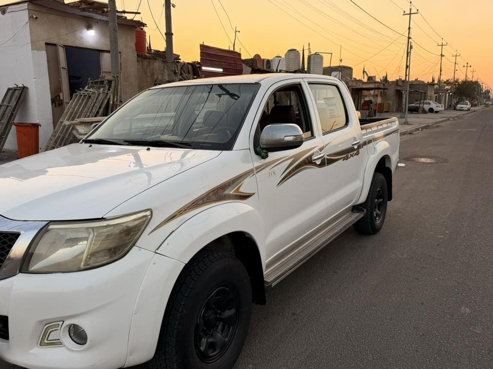 بيك أب هايلوكس مديل ١٤ فوريل كاز كير عادي قبل يومين جفتتها مكينه وكير كفاله جان بيها درع داخلي وشايله تبريد ثلج رقم جديد اربيل  
مكاني بصرة السعر ١٧٠ وبيها مجال
‭٠٧٨٦ ١٣٧ ٦٣٨٦‬
