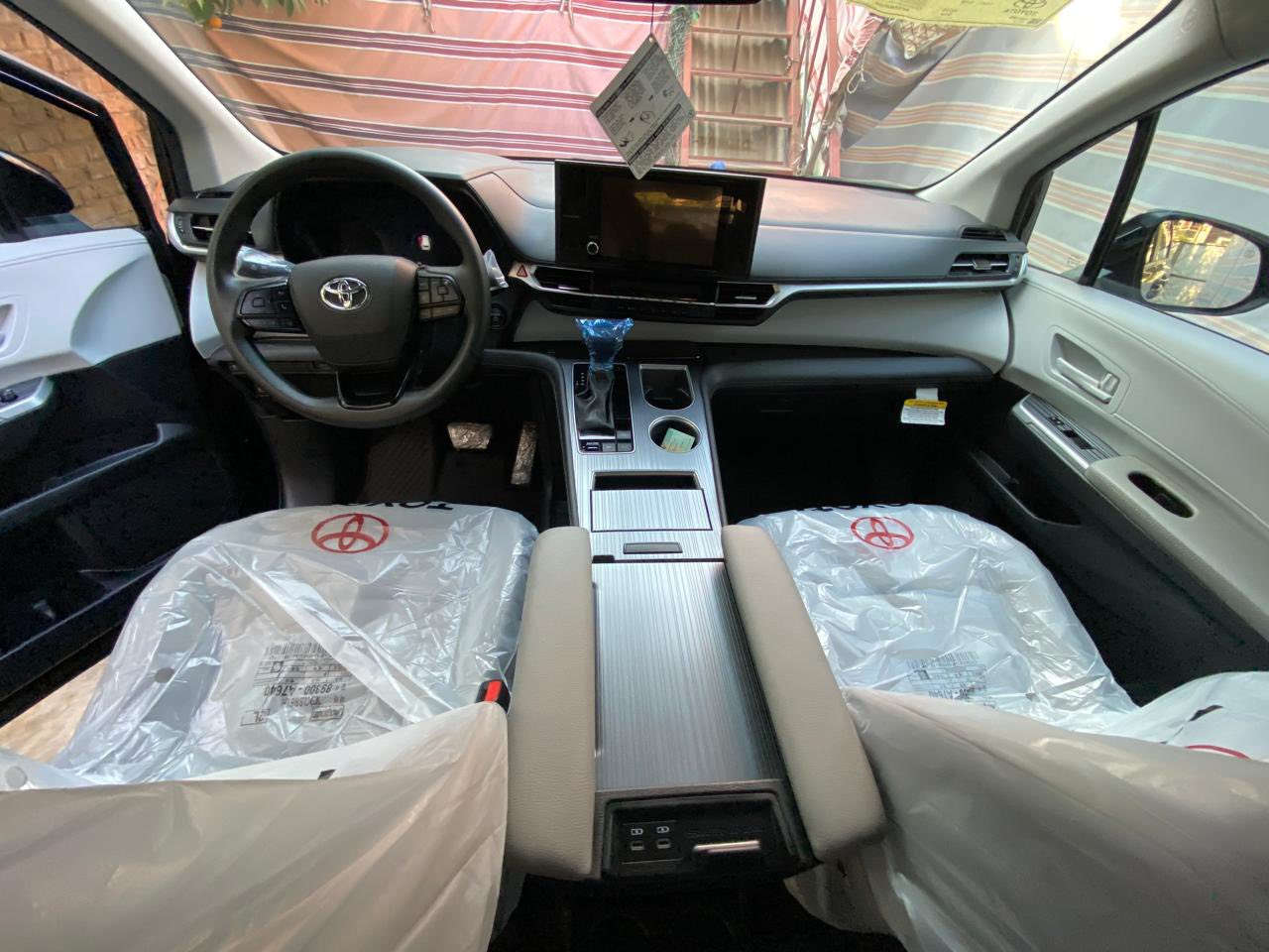 السلام عليكم
تويوتا سينا 2025 هايبرد
رقم بغداد مثبت لوحات باسمي
Le
 هجين Hev
مكينة 2500 
ماشية 3000ميل
كشن سايق كهرباء
بيبان خلفية كهرباء وبصمة
السيارة شاشه كاميرا رادار 
حادث فقط بنيد 
صور الحادث مرفقة بالمنشور
البنيد مبدل اصلي
السيارة جديدة
 السعر 295مجال بسيط

مكان السيارة بغداد الدورة جمعية خير الله
للاستفسار
***********
متوفر واتساب
تحياتي
