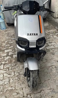 دراجة نارية • مكفولة