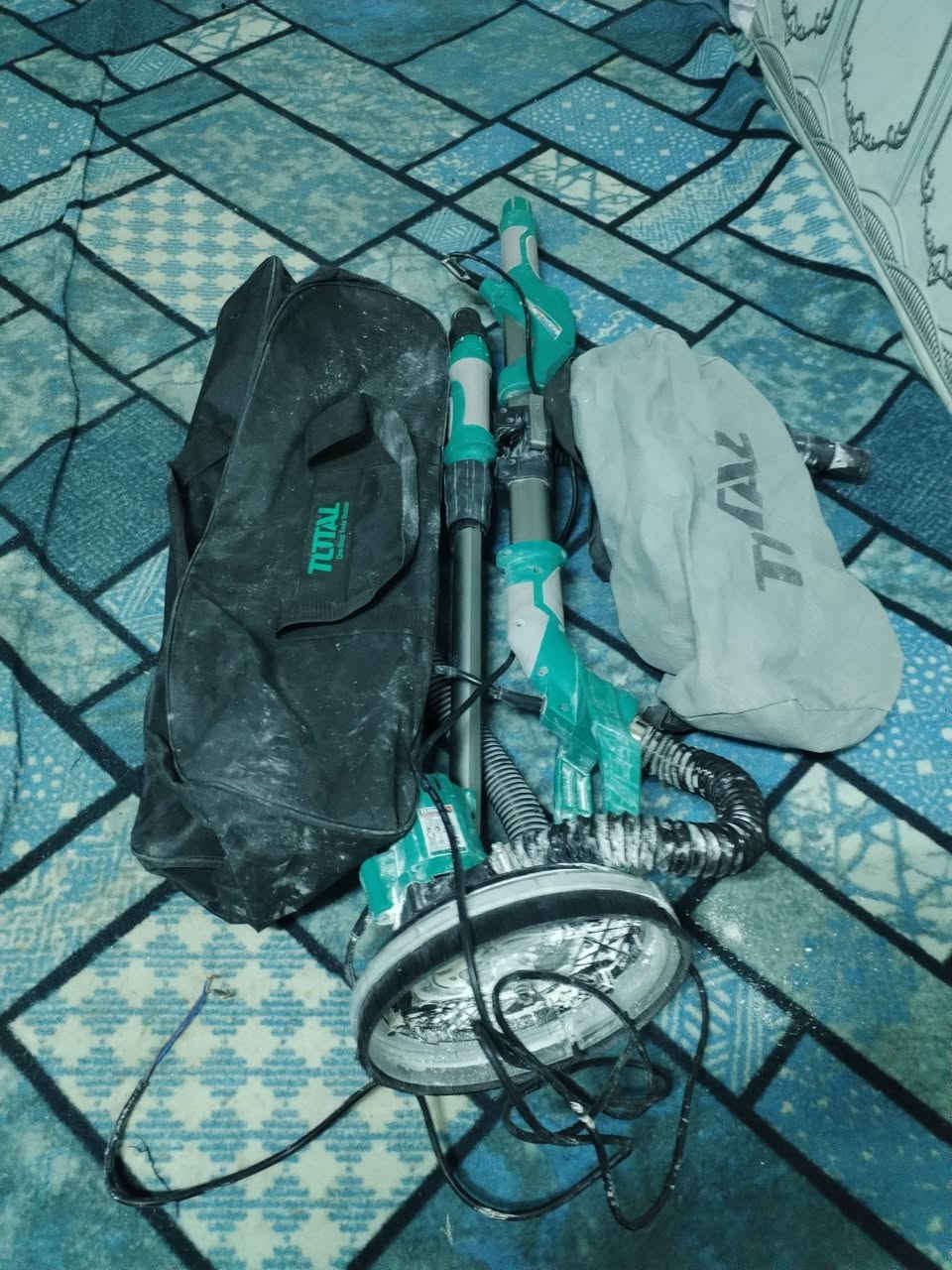 السلام عليكم مكينه مال سنفره توني ماخذه شتغلت بيه بس يوم واحد و قرص مال كاغد جام مابيه ماخذه اب 150  شتطيني بيه خذه *********** مكان سماوه
