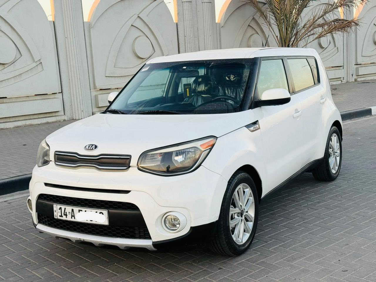 السلام عليكم 
كيا صول موديل 2019
رقم بصره تحويل سنويه ورقم جدد
وارد امريكي بنيد وخشم جاملغ.  
محرك 2000 شاشه جبيره تحكم ستيرن ماشيه 73m جاهزه السياره. تبريد كير محرك حداديه تخم تاير
شراي يخابر ع رقم
مكاني بصره

***********
