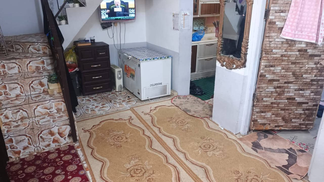 السلام عليكم
الدار البيع مساحه 50 متر. طابقين 
الطابق الثاني صاله. وسطح ومخزن 
طابو زراعي. سند 25 قرار محكمة.. 
البيت مقابيل قريه الغدير عمود 270 شارع الصب.  
قريب عل. شارع.  
يتوفر: 
ماء 💦

كهرباء 

انترنيت.. 
استفسار. ***********
