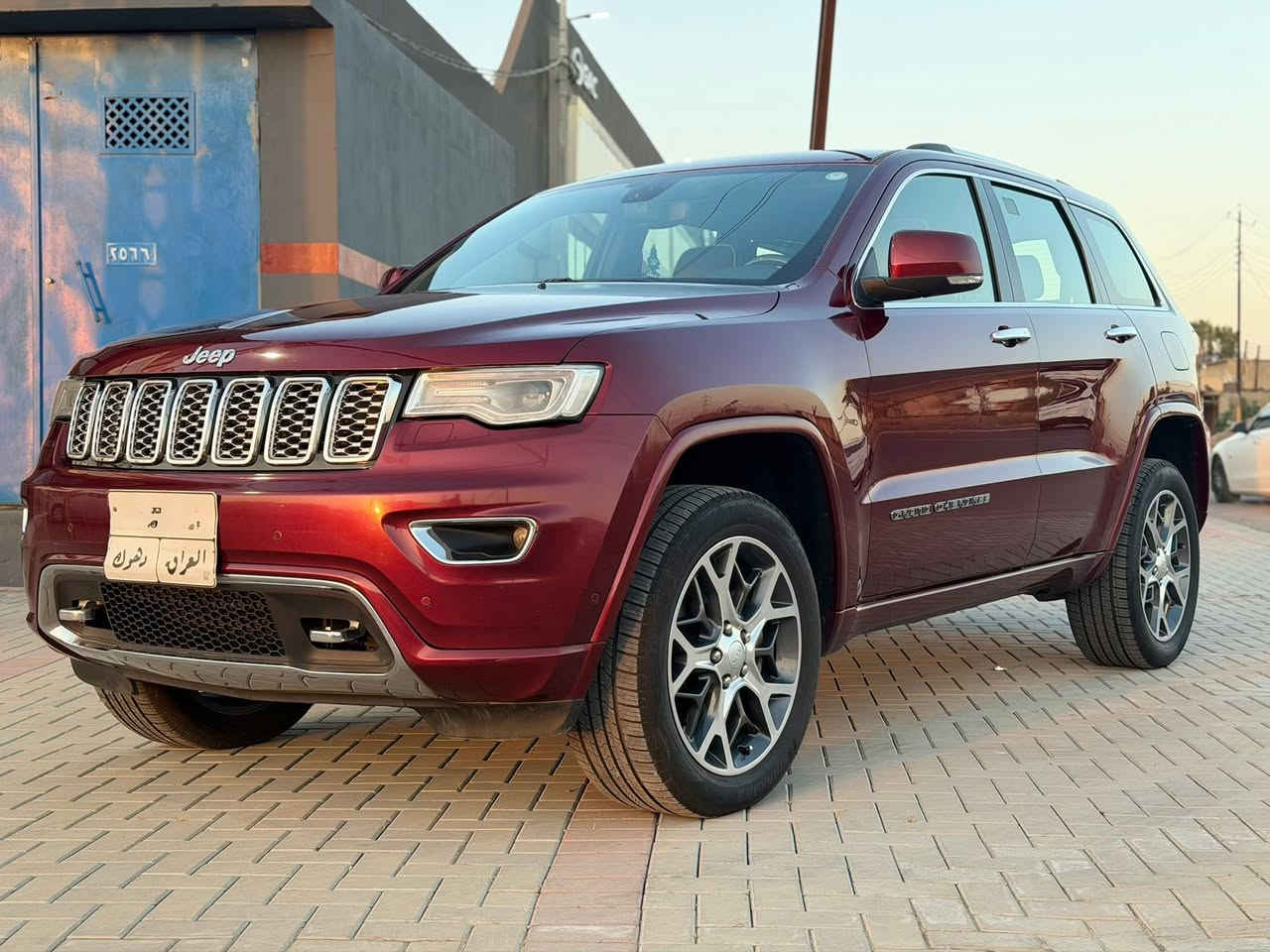 Jeep grand Cherokee Overland 2019 هارلم
بموصفات اوفر لاند ما تلكة انسب من هذا سعر 
ممشى 98mi وكالة هارلم من زيرو يمي
رقم دهوك باسمي 
سيارة بية ملاحظات بسيطة جداً 
فول موصفات
-بانورما 
-انظمة قيادة 
-جكات 
-شاشة ابل كار بلاي اندوريد اوتو 
-ويك كب اوفورلاند
-تدفئة وتبريد كشنات امامية
-تدفئة كشنات خلفية 
-تدفئة ستيرن
-نقاط عمياء 
-تحكمات ستيرن 
-شفات ستيرن 
-صندوق كهربائي 
-كشنات جلد مع شعار اوفرلاند 
🔴السعر 275$ بية مجال جداً بسيط 
📞للتواصل ***********
