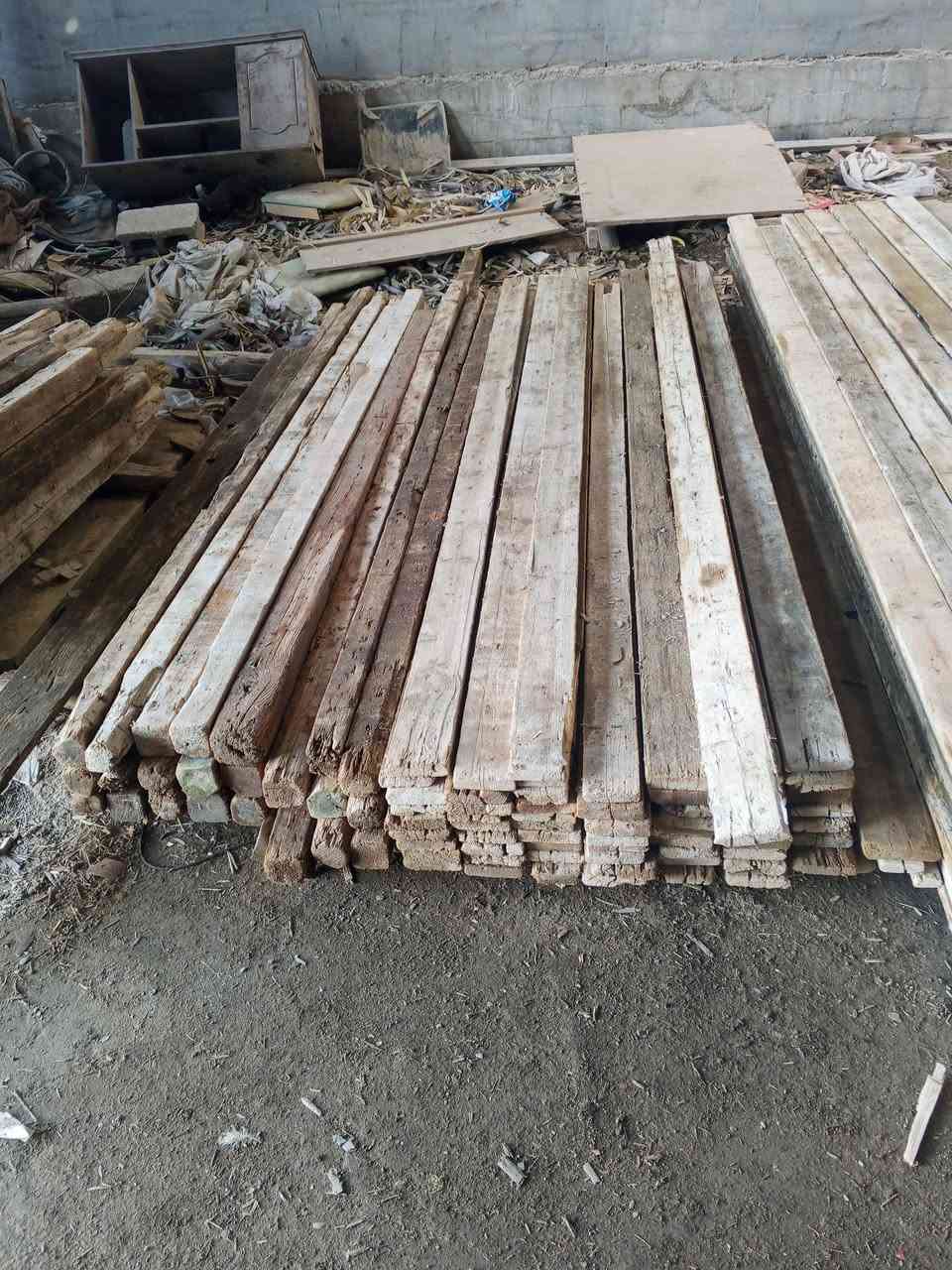 متوفر في الموصل الكرامة قرب المشاتل خلف مشتل الريحان
لوح 4 متر مستعمل سعر المكعب 400 الف تارس صبتين
لوح 3 متر مستعمل سعر المكعب 375 الف تارس
جسور 3متر مستعمل سعر المكعب 350 الف
لوح مقاصير من1 الى2مترونص سعر المكعب 275
عصايب 50و60 و70 سعر المكعب 150 الف
عصايب متر سعر المكعب 200 الق
درسك 330 سعر الزوج 6ونص 
***********
***********
