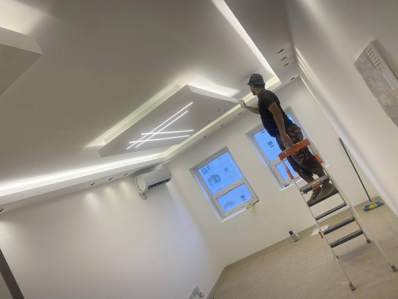 السلام عليكم صباغ متفرغ وهذه رقمي ***********
