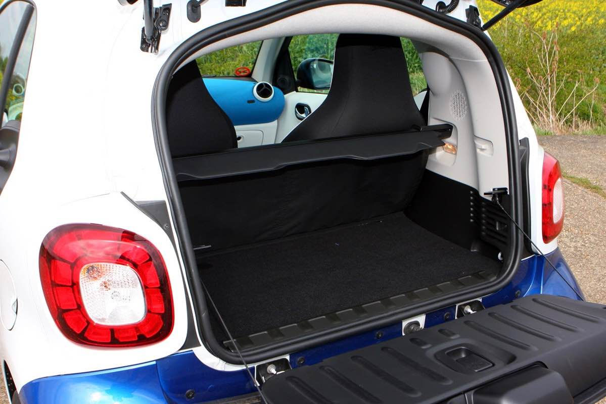 ‏Smart Proxy 453
‏الموديل:- 2017 - رقم اربيل
‏‎السعر:- 120 ورقه 
‏‎حجم المحرك:- 0.9 Turbo
‏‎العداد:- 80 الف كيلومتر 
‏‎المقاعد:- أبيض + أزرق 
‏‎فول مواصفات
‏‎كلين تايتل
‏‎مكان سيارة 🌎اربيل
*********** أربيل, العراق
