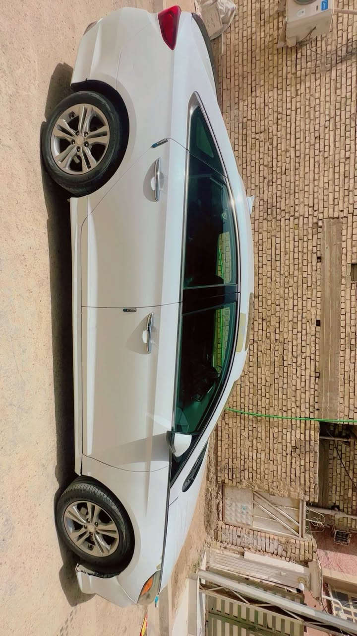 سلام عليكم 
سوناته ٢٠١٨ اربيل 
فتحه +تشغيل  بصمه +كشن كهرباء +كشن جلد + سياره كامله 
بيها بل تكمه وجاملغ صبغها اصلي جارد 
سياره أمريكيه حدثها ربع من صندوق وهاي صور يمكم 
سعر سياره ١٤٠ 
الرقم الهاتف ***********
