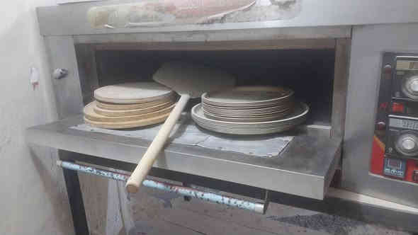 السلام عليكم 
أغراض مطعم كاملة للبيع استخدام شهرين فقط 
ه:  *********** وبي واتس اتصل وتدلل سعر مناسب 
مكاني صلاح الدين -قضاء بلد
