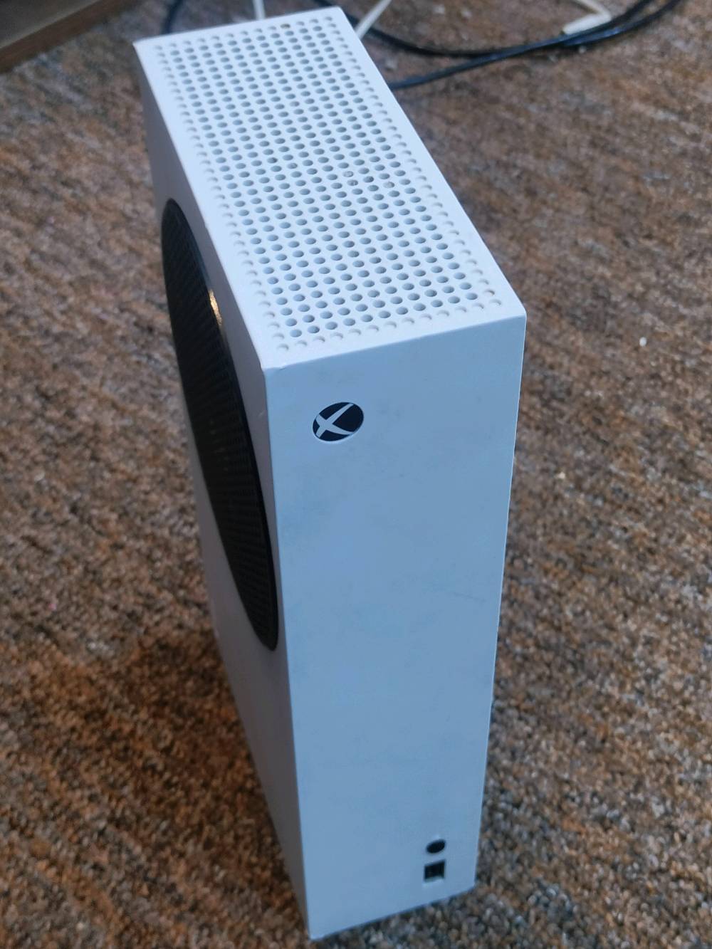 اكس بوكس سيريس اس مستعمل 
ملحقات كامل بدون الكارتون hdmi و كيبل الباور وجوستيك  

مكاني بصره شارع 14 تموز 
+ ما عندي توصيل تجيني للبيت تفحصة وتاخذة