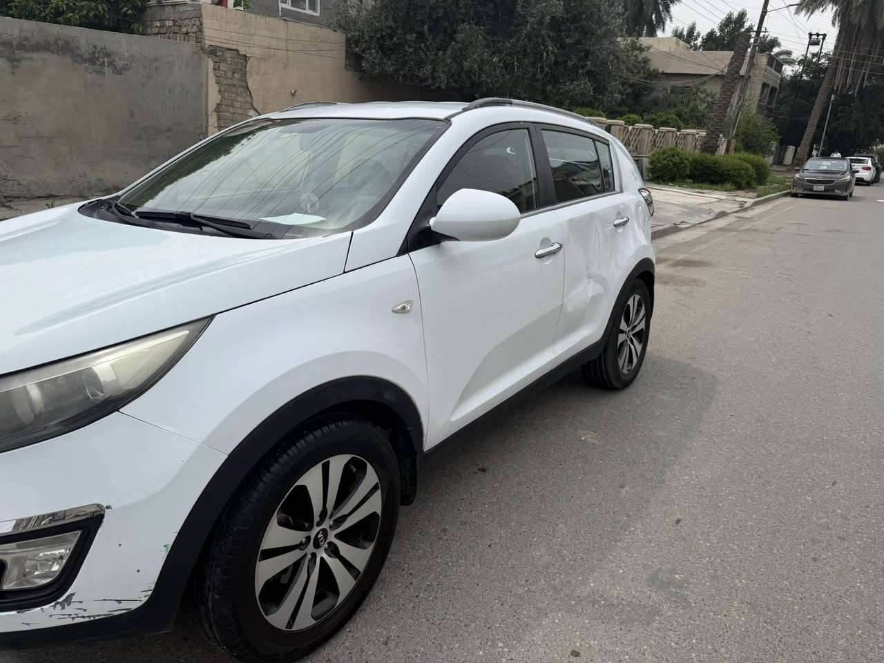 سلام عليكم
سيارة سبورتج موديل 2014 خليجية ماشية 150 
السيارة بسمي مشروع وطني يعني تحول ثاني يوم
كير 
محرك 
مكفولات كفالة عامة ممفتوح بيهم برغي عدى مبدل دهن وفلتر الكير يم الشركة الهندسية والشركة معروفة وبيها ضمان 
تخم تاير جديد 
صدر جديد 
تبريد خير من الله ثلج 
السيارة بيها بنيد مصبوغ وباب السايق مبدل والجاملغ الخلف السايق وهاي بالجديد السيارة بيها طخة بالباب الخلف السايق وكلها موضحة بالصور السيارة بيها سونار والسونار موجود بالصور يعني من تجي تكلب السيارة انت مجيك كلشي 
السيارة مكانها بغداد الحرية 
سعرها 125 وبيها مجال بسيط 
***********
