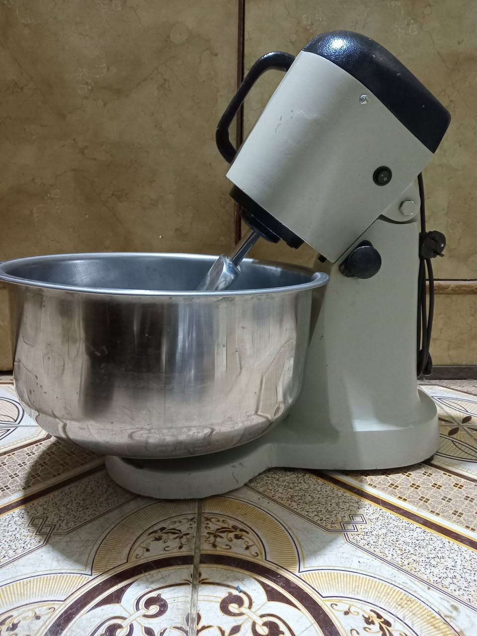 للبيع عجانه 10 كيلو السعر ١٨٥ مكاني بغداد قرب الكاظمية ***********
