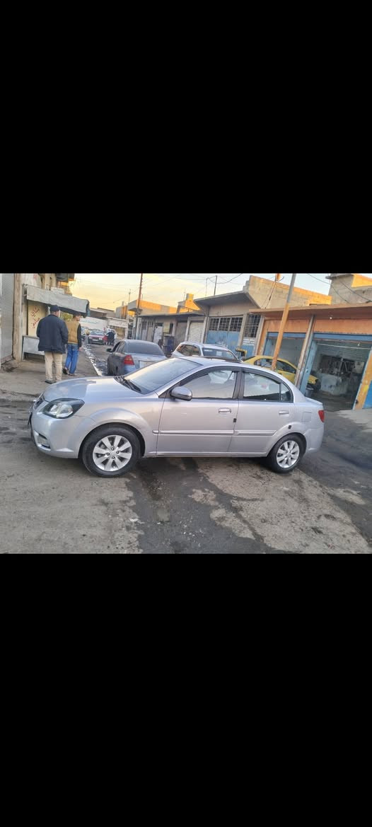 ريو فوول برايد للاخير 2011
تحكمات ستيرن 
 5 ويل كب 
تايات جدد
محرك16 
كير ومحرك شرط 
شاشه كاميرا
فتحه سقف تنته
اشاير بالمريء 
تحكمات مري
هزة وسنويه ورقم جديد 
ماشيه 239
بيها ملاحظات بارد وشخوط خفيفه مكانات 
وصبغ داير خلف النفر وشويا بالباب فقط 
مكاني حي صدام *********** ..
 
سعرها 105 بيها مجال بسيط
