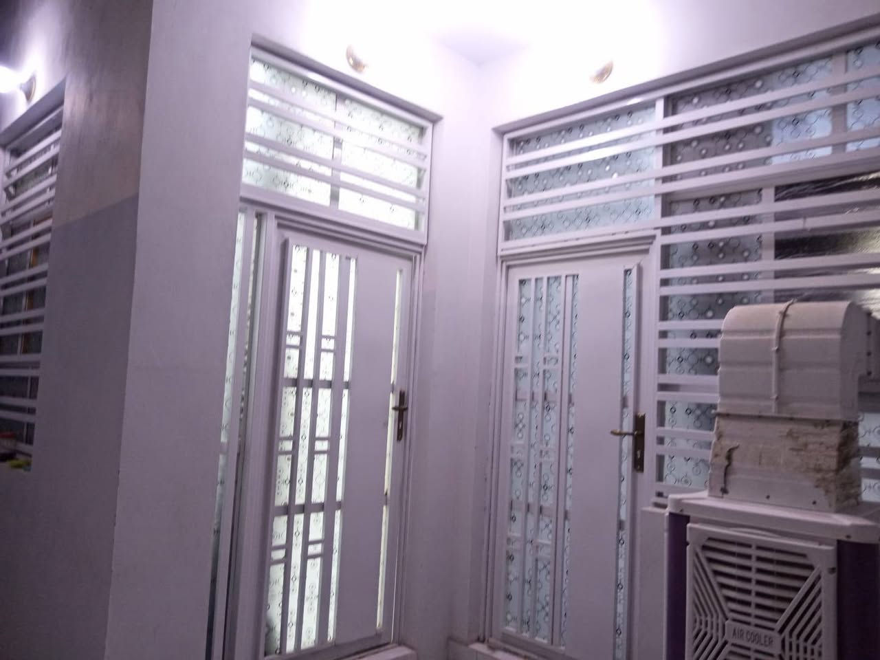 يعلن مكتب الاصدقاء للوساطة العقاريه

دار للبيع  125متر مربع بيه غرفتين نوم  شغل جناي ومستعجل علبيعته
طابوزراعي سند 25اقرار محكمه ثاني يوم🏡مشمول بقرار 320
✅ تحفه فنيه شغل درجه اوله جيب مهندس وافحص 

موقع ,البيت /نجف🏡 ملحق قرية الغديرنفسه بالملحق 

عنوان المكتب شارع الصب مقابل قرية الغدير عمود 261
البناء 🏡 
غرفتين   نوم/صاله/مطبخ استقبال/طرمه /صحيات/مكشوفه
بناء مرتب/ اساس + سقف كونكريت + طابوق جمهوري+سيراميك الواح هندي+ارضيه بورسلين ثقيل ++

ألخدمات 🏡 عرض الشارع 12
ماء/كهرباء/مدارس/سوق/تبليط/مولد

*********** واتساب واتصال
