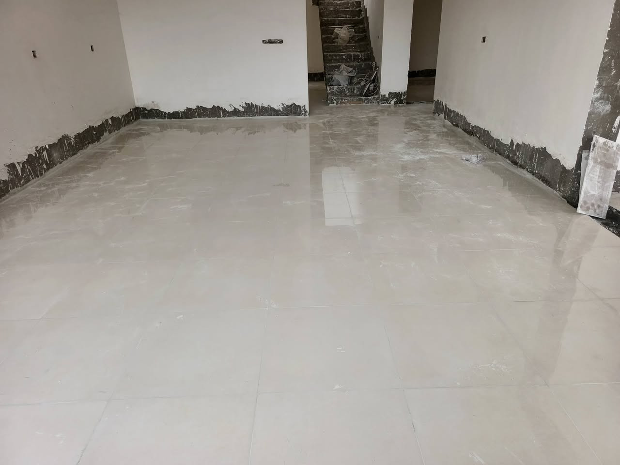 السلام عليكم خلفه اطلع باليوميه او عل المتر وشغل درجه اولى شرط ليزر وكبان ولالتزام  ان شاءلله متفرغ حاليا اتصل واتساب او عل الرقم وتدلل هذا جزء بسيط من الشغل جدران وارضي ***********
