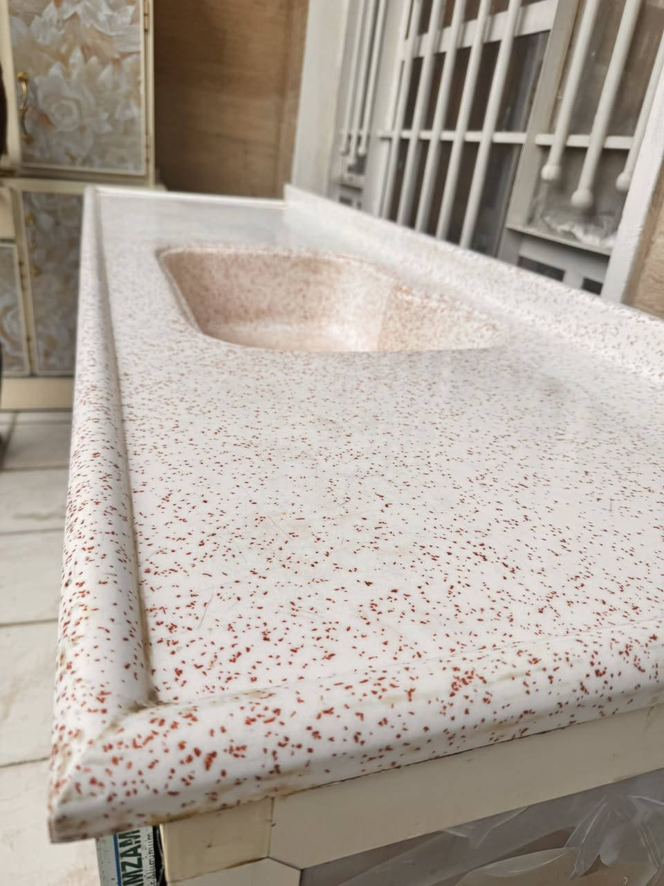 ثلاثة قطع -3- المنيوم جودة عالية
سنك مرمر / 2 متر وارتفاع 90 سنتمتر
كاونتر وملحق خاص بيه / 2 متر
سميك يتحمل اوزان ثقيلة 
نظيف جدا حتى بعدها اللزكات مامشيولة منه 
 ولشفافية اكو بيه خدوش جدا بسيطة موضحة بالصور السعر 
350 الف
  الموقع : بغداد - حي البنوك


**إذا كنت صاحب هذا الإعلان وتريد حذفه لأي سبب، رجاءا أرسل رسالة إلى الدعم الفني**