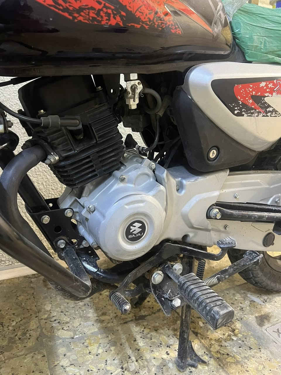 السلام عليكم بوكسر موديل 23 نازله شهر 12مرقمه لوحات وسنويه إنكليزي باسمي تحويل ثاني يوم ماشيه 10الف مكاني بغداد الشعله دراجه ابد ما مشتغله دلفري 

متواجد واتساب ماسنجر 
***********
