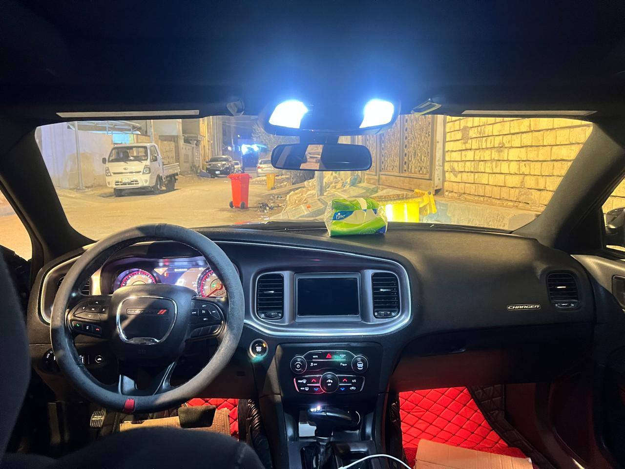 جارجر sxt 
موديل 2021
محرك 3600
لون السيارة رمادي
تدفئة تبريد شغال
تشغيل عند بعد 
ايرباك سليم 
دواخل مخمل
فتحت سقف كامره 
حساس خلفي
السعر 230 وبيها مجال
رقم بصرة ***********
