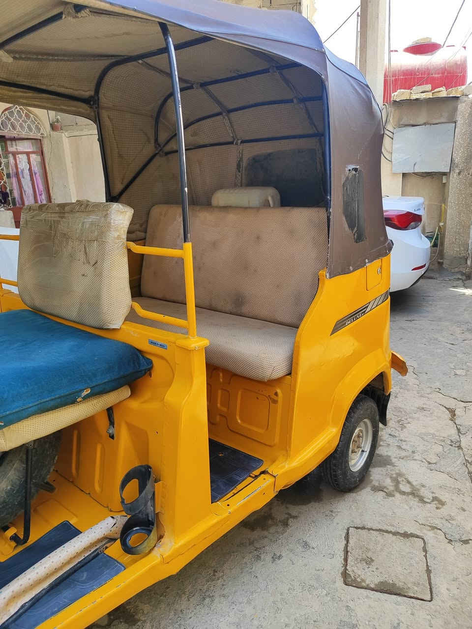 السلام عليكم تكتك 20 داخله ب 21 للبيع رقم وسنويه تحويل ثاني يوم مكاني بغداد ابو غريب 5500 وبيه مجال خابر وتدلل 
الاتصال ***********
***********
