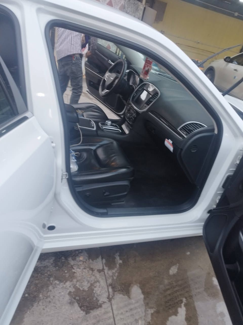 الشايب 2018
ظررها قطعتين بدون ارباك بدون دواخل 
السيارة باسمي 
رقم سليمانية 
***********
بدون بانوراما نص مواصفات
