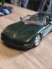 لبيع كورفت C5 موديل 1997 حجم 1:18 زيتوني انتاج ايطالي وزن ثقيل  40 الف...