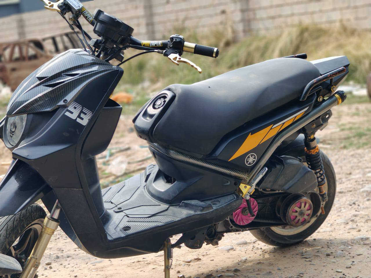 سلام عليكم
دراجه سكنس جبلي للبيع 
2015
دراجه مابيه كل نقص
مكينه 63مزوعه تزويد دراجه كلها مزوده نفس الصور
سعر ١٢٥٠.$ 
رقم***********
