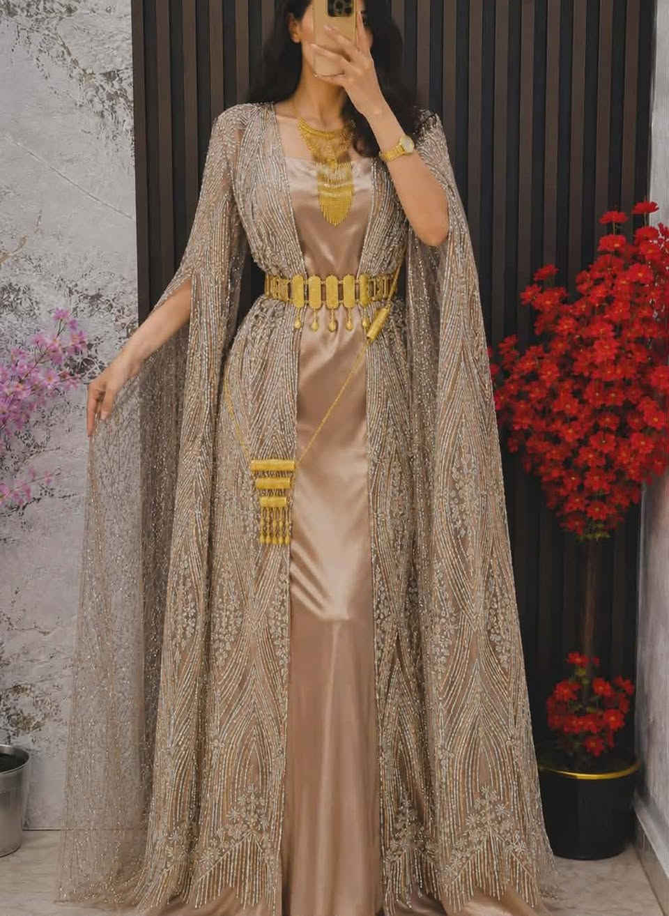 #ازل✨ تألقي بالأناقة الكردية ✨
زي فاخر يجمع بين فخامة القماش ولمعة النقشة الراقية،


**إذا كنت صاحب هذا الإعلان وتريد حذفه لأي سبب، رجاءا أرسل رسالة إلى الدعم الفني**