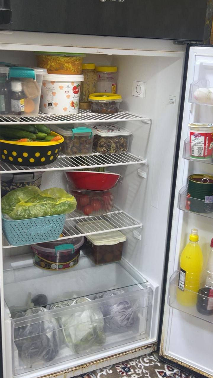 السلام عليكم ثلاجه ارجلك جديده للبيع سعره 300 الف وبيه مجال ***********
