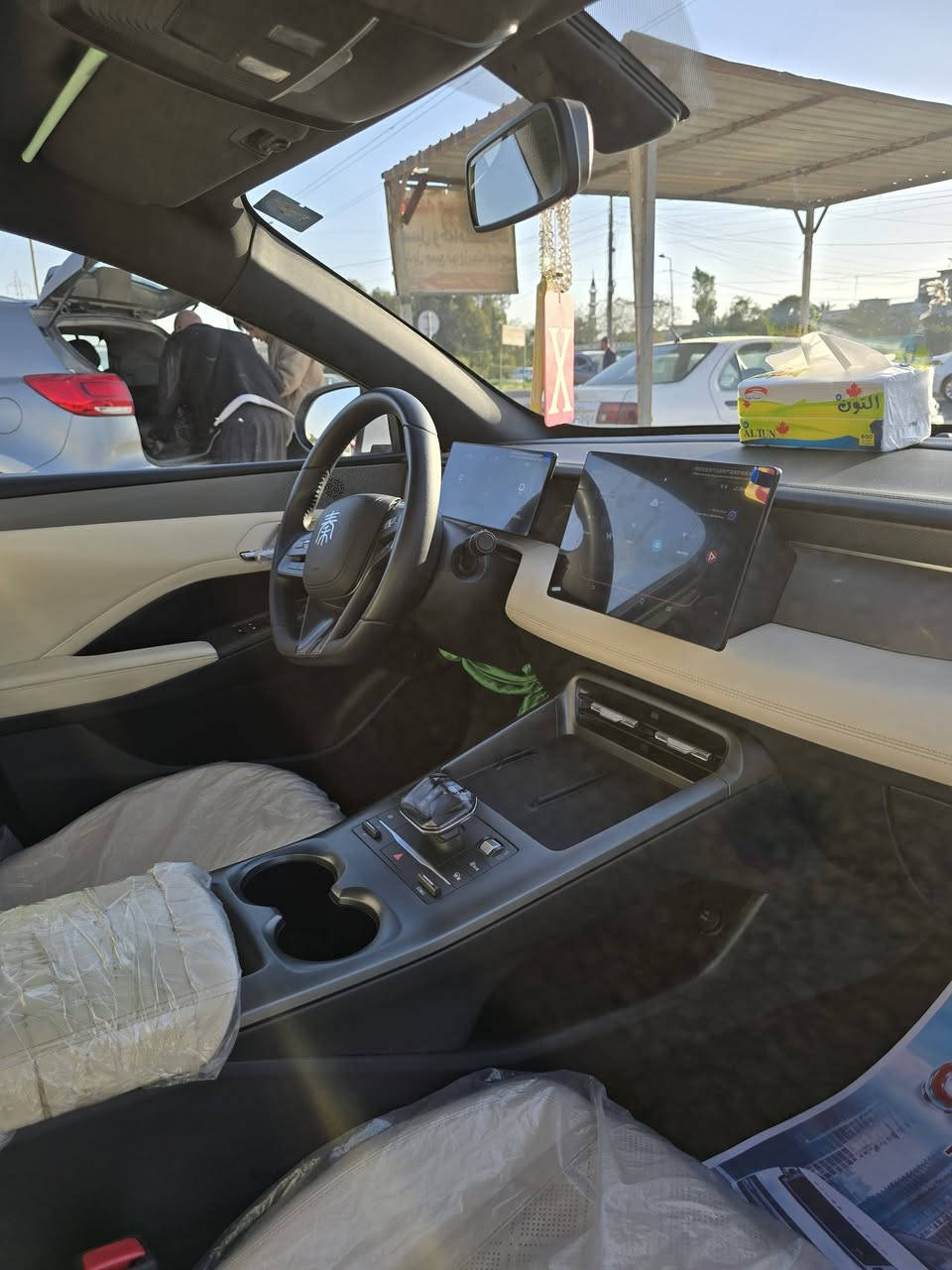 مرخصه الادمن
السلام عليكم سياره بي واي دي كن بلاس 
٢٠٢٥ رقم بغداد دولي بيهه قبق جنطه طابكه وجاهه تاير بجنطه 
السياره اخت الزيرو ماشيه ١٣٩٤٠ كامله مكمله شاحنه منفاخ مثلث فوووم والى اخره السعر ١٧ ونص مليون وبيهه مجال للطيبن الاتصال واتساب 
***********
