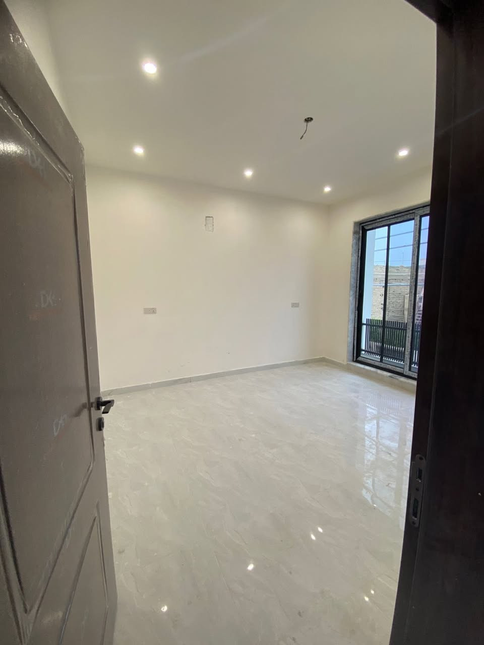 #للايجار____في____السيدية
بيت 80 م مودرن
زيرو – غير مسكون سابقاً ✨

🔹 يحتوي على:
 • 3 غرف نوم
 • صالة
 • مطبخ
 • خدمات بكل طابق

📍 الموقع: مربع الضباط

💰 سعر الإيجار: مليون و250 ألف

📞 للاستفسار:
***********

🏢 مكتب الفهد الهندسي
مقابيل الحكم سنتر
