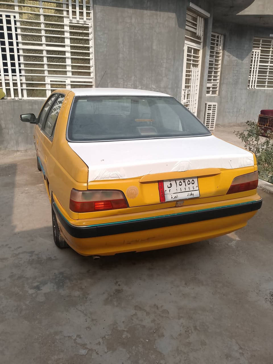 السلام عليكم ورحمة الله وبركاته
عندي بارص للبيع سياره حلوه موديل 15
تكسي سياره كاعده بس يرادله دوشمه وزوج تايرات 
وتكمل السياره سعر السياره 38وبيها مجال 
رقمي ***********
