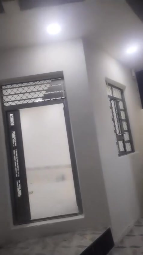 السلام عليكم 
🔴 مشتمل للبيع يقع في حي لمعلمين الثانيه بناء جديد مساحه 150 متر مربع يحتوي على غرفه و صاله و ديوانيه و مطبخ حار وبارد و صحيات داخليه سيراميك كامل 
السعر 💵 : 84 مليون وبي مجال 
الهاتف 📞 :  ***********
الهاتف 📞 :  ***********
