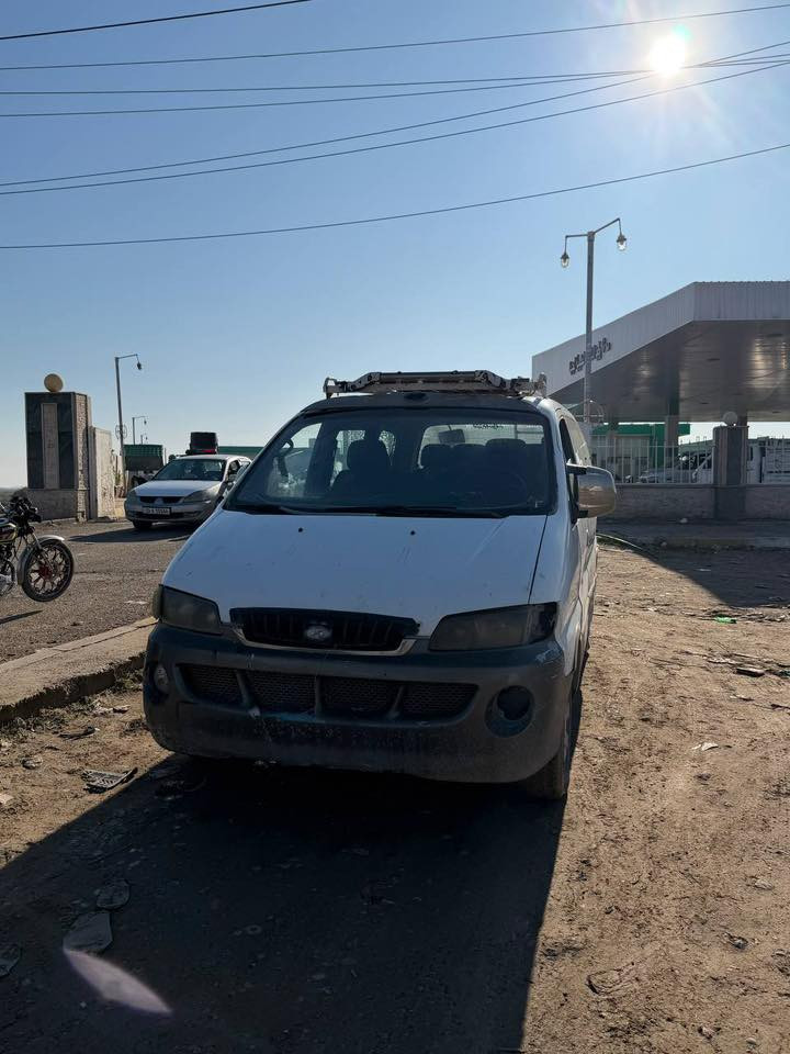 هوندة 2000 مكانها ديالى رقم واسط منفيس كير نضيف مكينه بيه بخار بس نكرة وين ماتريد حداديه زينة  سعر ١٨ ***********
