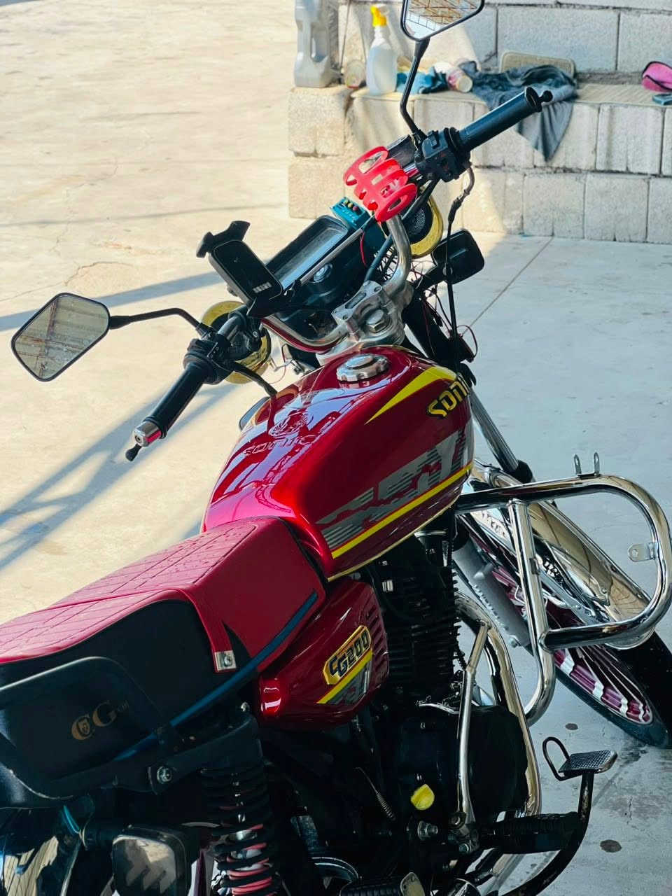 سيفان موديل ٢٥  دراجه. فقد مبدل الشاشه. والباقي شوف  العين يبري الذمه كهربيات. شغاله    السعر ٦٠٠وبيها مجال مكاني قضاء العلم ***********
