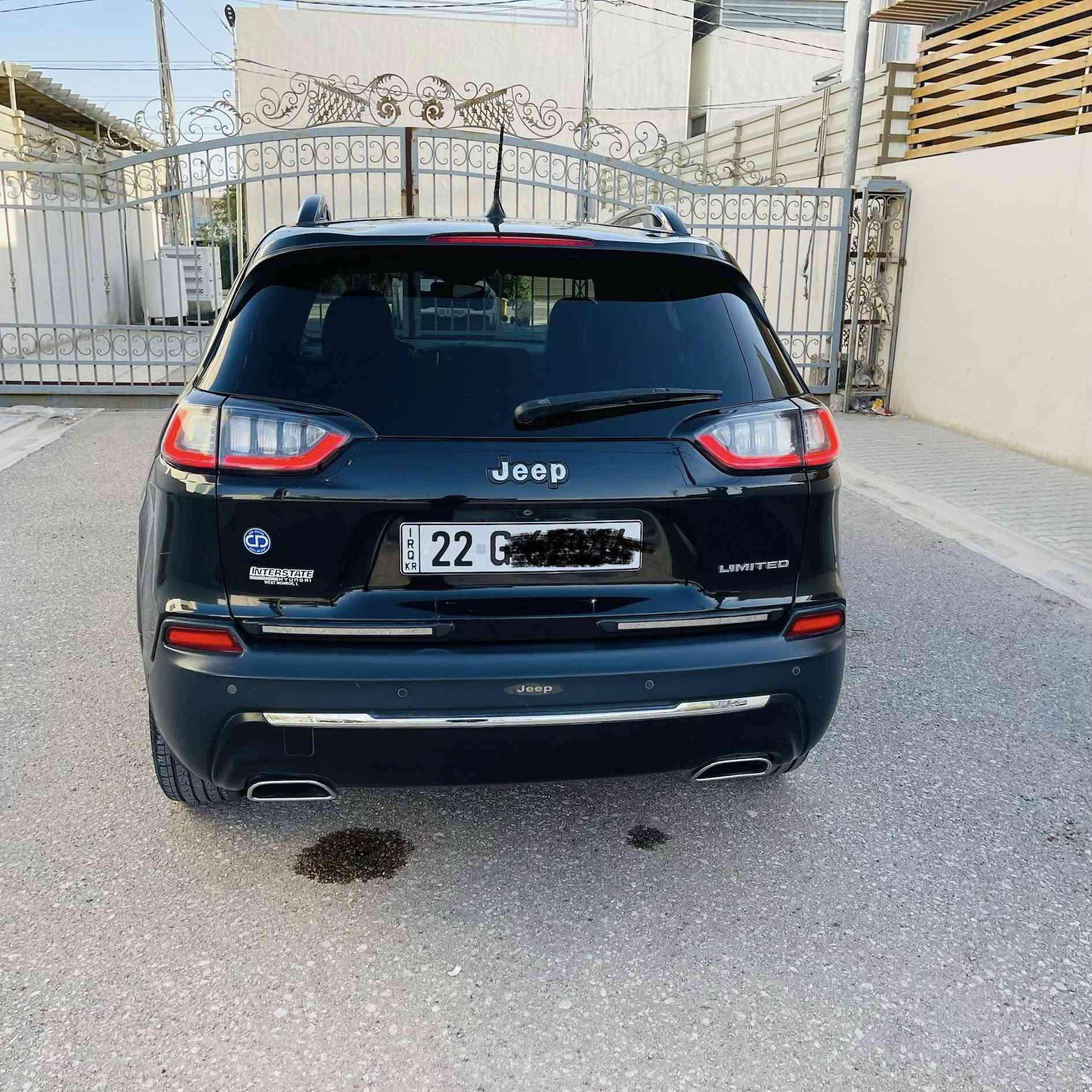 السلام عليكم

جيب شيروكي بزون

السعر 138$

الموديل : 2019 

نوع الحادث :  بنيد ونصف الجامع الامامي بدون ايرباك بدون ايرباك وبيه 3 رصعات بالقمارة 

الــمــواصــفـــات :-

1 - محرك 6 سلندر 3200

2 - كشنات جلد اسود

3 - شاشة وسط للتحكم في ايعازات السيارة

4 - تبريد قطعتين امامي خلفي

5- لايت زنون + كشاف

6- رقم أربيل دولي تحويل مباشر  

7 - تبريد ثلج ❄️

8 - منافذ USB امامي خلفي

10 - تحكم ستيرن جهتين

12 - نضام ABS مانع انزلاق

13- سايد بريك بصمة 

16- كشن حضن 

17- حساس خلفي

18-أوتو بريك

19- نضام قياده

20-تريشه كروم بلاد

21- بصمه

وبعد بيه هواي مواصفات السياره جاهزه وبالواقع احلى من الصور وجاهزة من كلشي اطارات جدد 

مكان السياره نجف حي القادسية قرب مجمع عماد سكر 

***********للاستفسار
